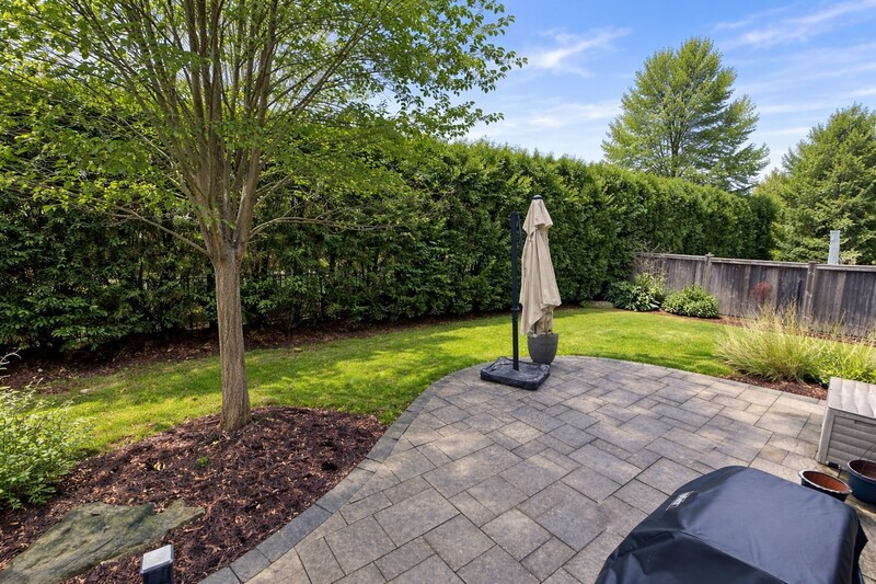 LARGE BUNGALOFT IN QUIET ANCASTER NEIGHBOURHOOD!